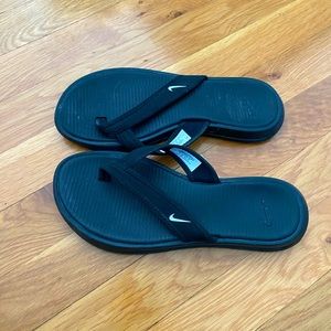 Women’s Nike flip flops